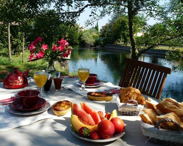 Mas Le Pont Des Aubes Bed & Breakfast L'Isle-sur-la-Sorgue Exterior photo